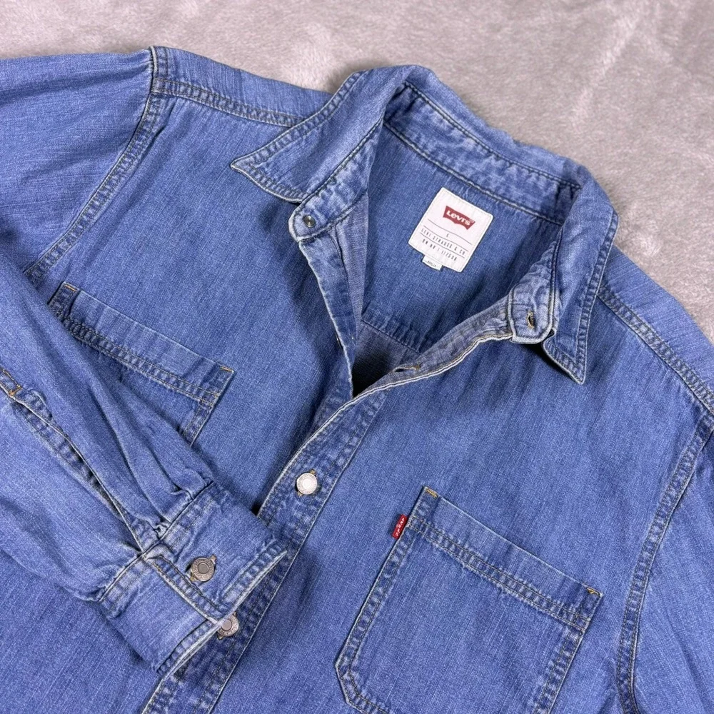 Levi's Denim Snap Shirt Medium Wash Button Up Unisex‎ L Coastal Cowgirl Western